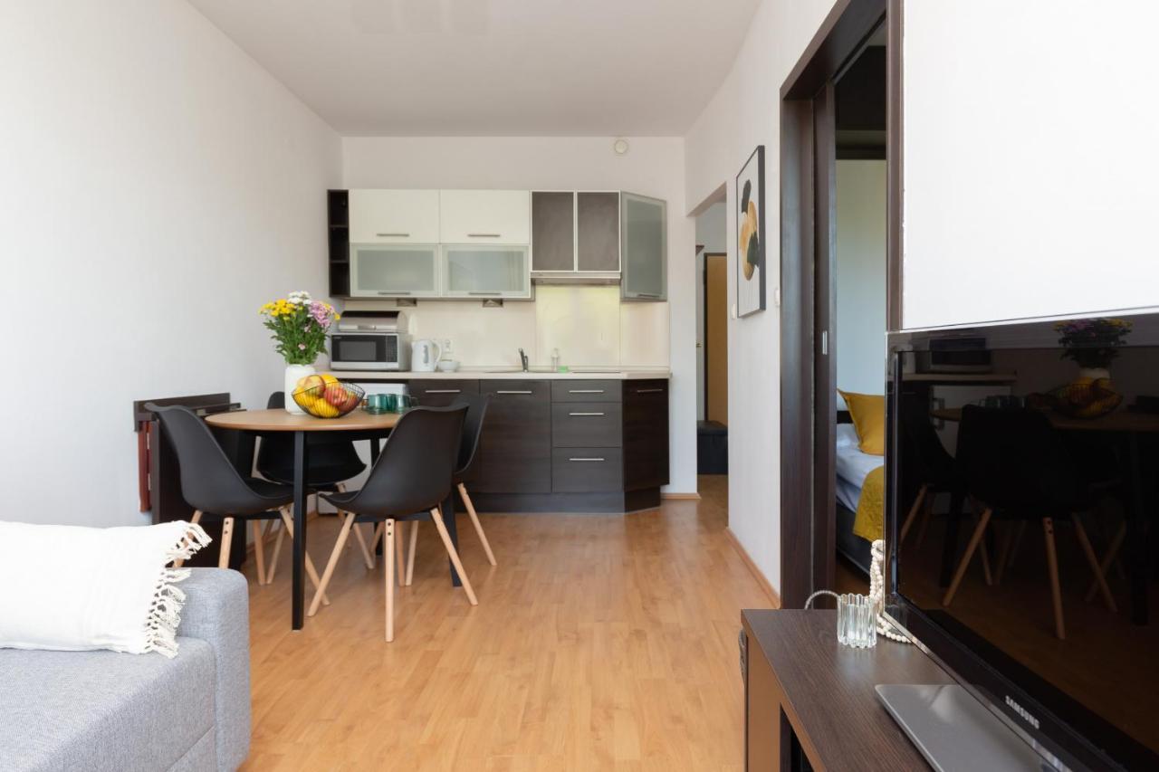 Cozy Apartment With Balcony Warszawa By Noclegi Renters Экстерьер фото