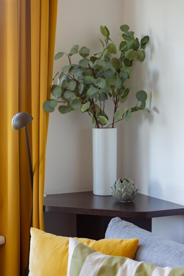 Cozy Apartment With Balcony Warszawa By Noclegi Renters Экстерьер фото